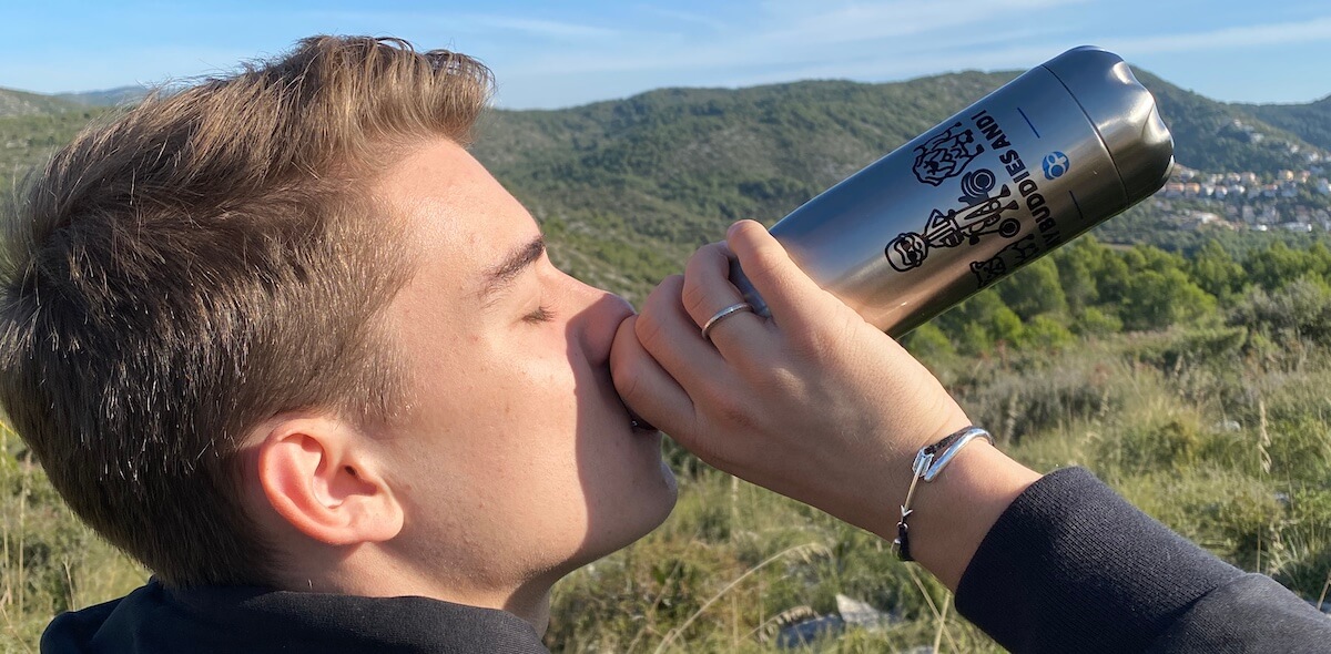 Crea una botella con tu propio diseño único y personalizado.